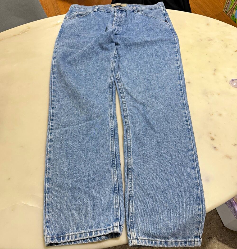 Wrangler Jeans Mens 38x32 Regular Fit Straight 100% Cotton Light Wash Blue Denim